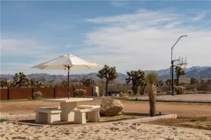 59171 Sun Via Dr, Yucca Valley, CA 92284 - Photo 54