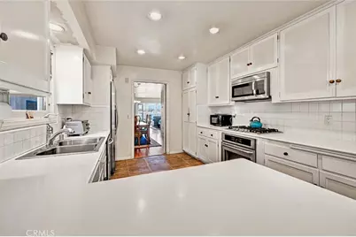 915 W Bay Avenue, Newport Beach, CA 92661 - Photo 20