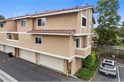 21072 Poolside, Huntington Beach, CA 92648 - Photo 4