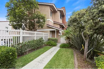 21072 Poolside, Huntington Beach, CA 92648 - Photo 2