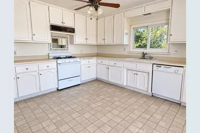 18393 Orange, Hesperia, CA 92345 - Photo 54