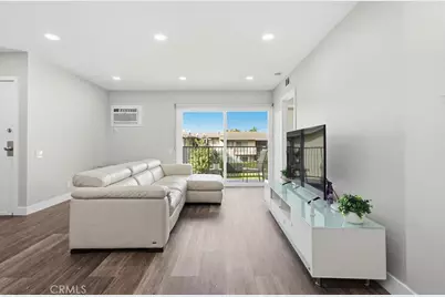 1860 W Glenoaks #L, Anaheim, CA 92801 - Photo 12