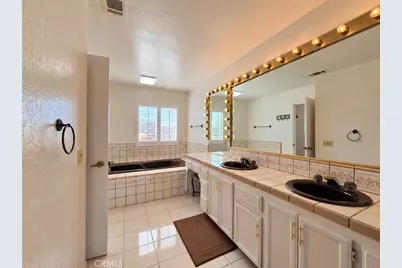 18370 Niagara, Victorville, CA 92395 - Photo 46