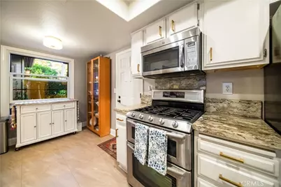 2071 Meadow View, Costa Mesa, CA 92627 - Photo 18