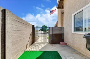 15944 Foxwood, Victorville, CA 92395 - Photo 32
