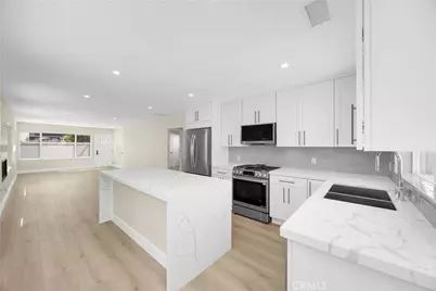 806 W Balboa Boulevard #Front, Newport Beach, CA 92661 - Photo 16