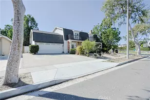 2906 E Collyer Ln, Anaheim, CA 92806 - Photo 4