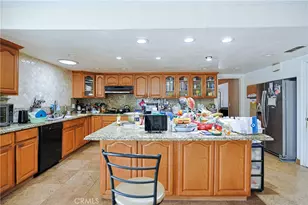 2906 E Collyer Ln, Anaheim, CA 92806 - Photo 16