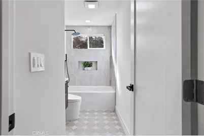 8352 Friesland, Huntington Beach, CA 92647 - Photo 18