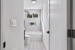 8352 Friesland, Huntington Beach, CA 92647 - Photo 18