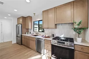 8352 Friesland, Huntington Beach, CA 92647 - Photo 10