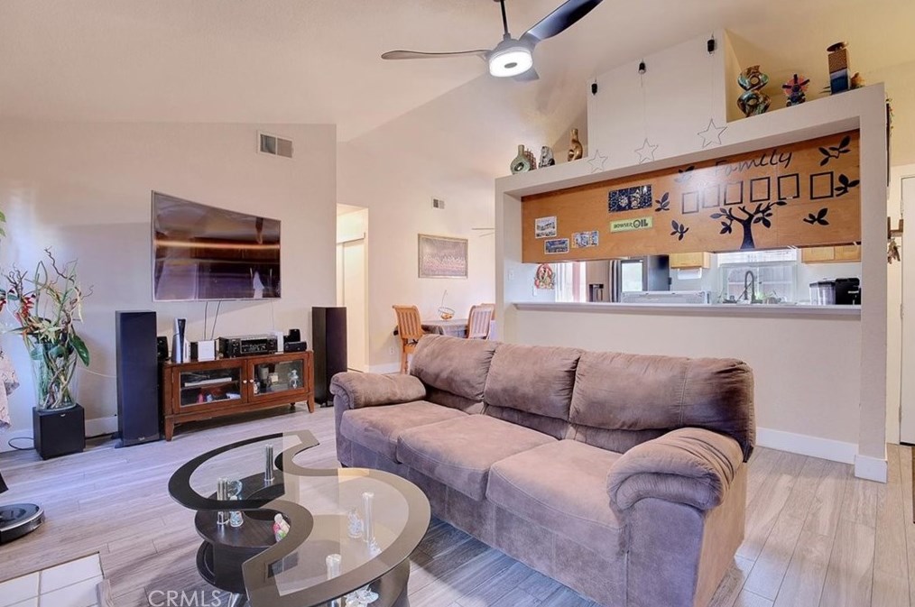 5 Kam Ct, Sacramento CA  95838-1500 exterior