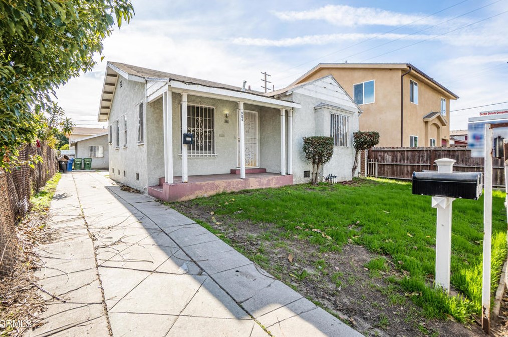 904 76th St, Los Angeles, CA 90001-2436