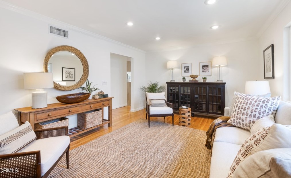 619 E Sacramento St, Altadena, CA 91001