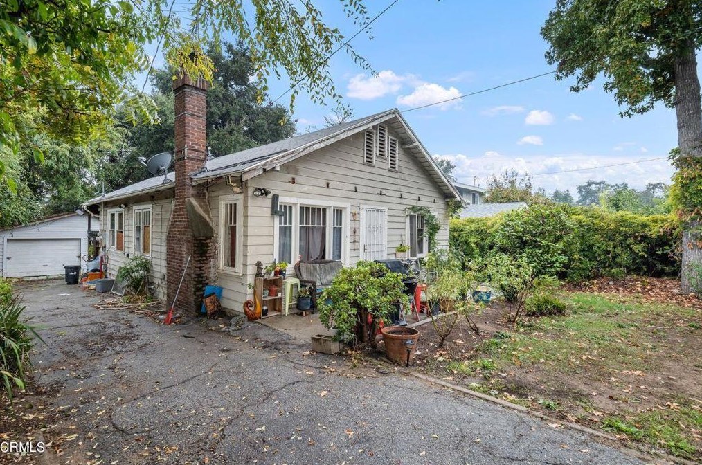 86 Pine St, Altadena, CA 91001-4802