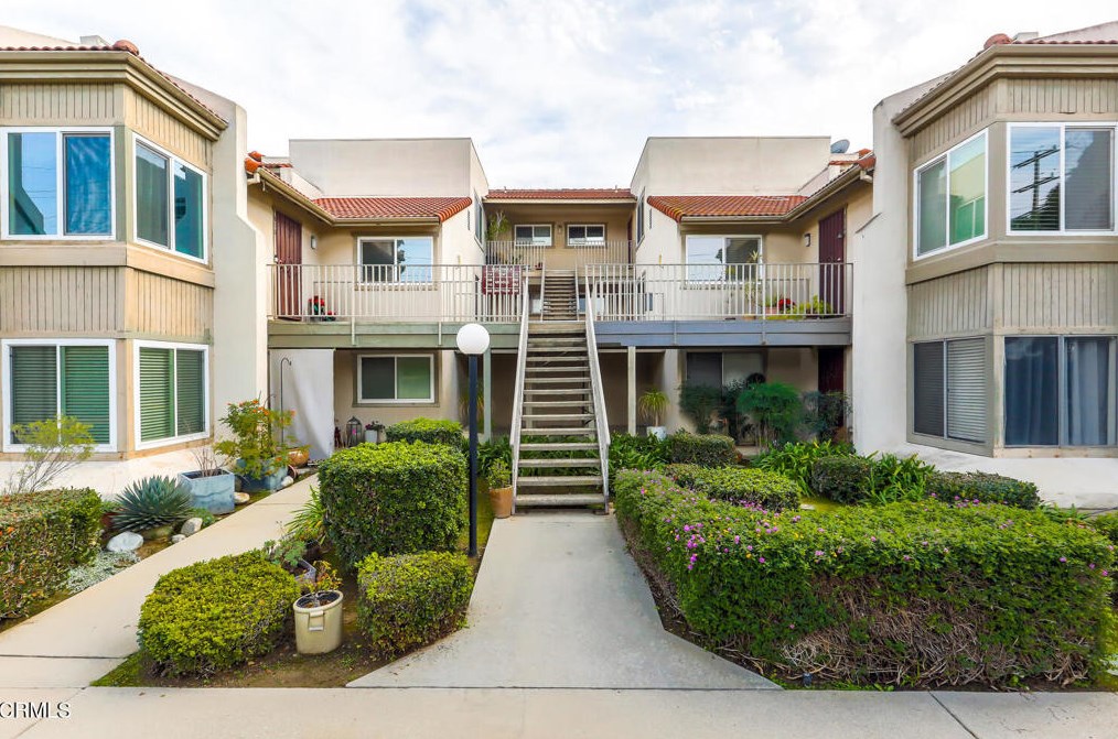 812 Cinnamon Ln, Duarte, CA 91010-3277