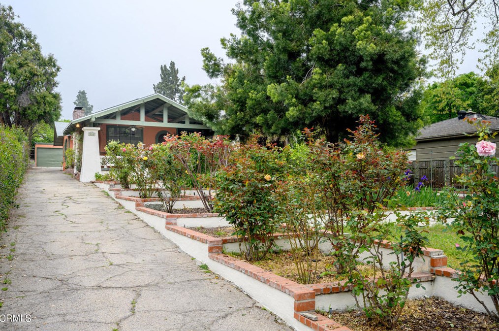 113 W Las Flores Dr, Altadena, CA 91001