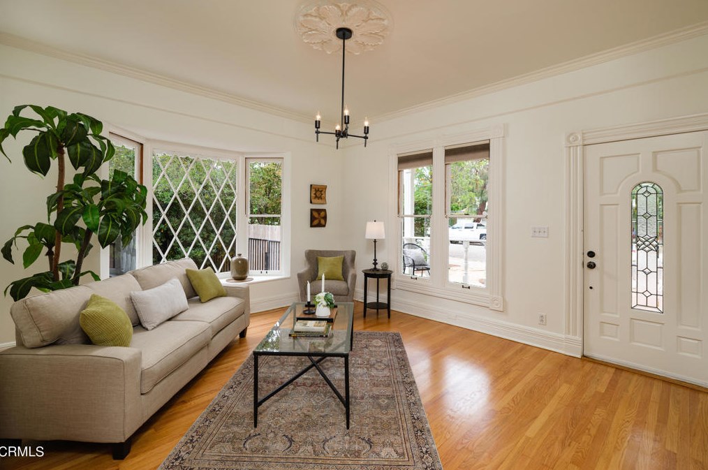 1105 Avoca Ave, Pasadena, CA 91105-3404