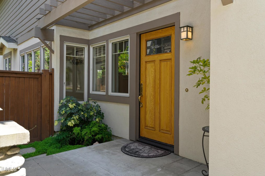 1082 Rocton Dr, Pasadena, CA 91107-5917