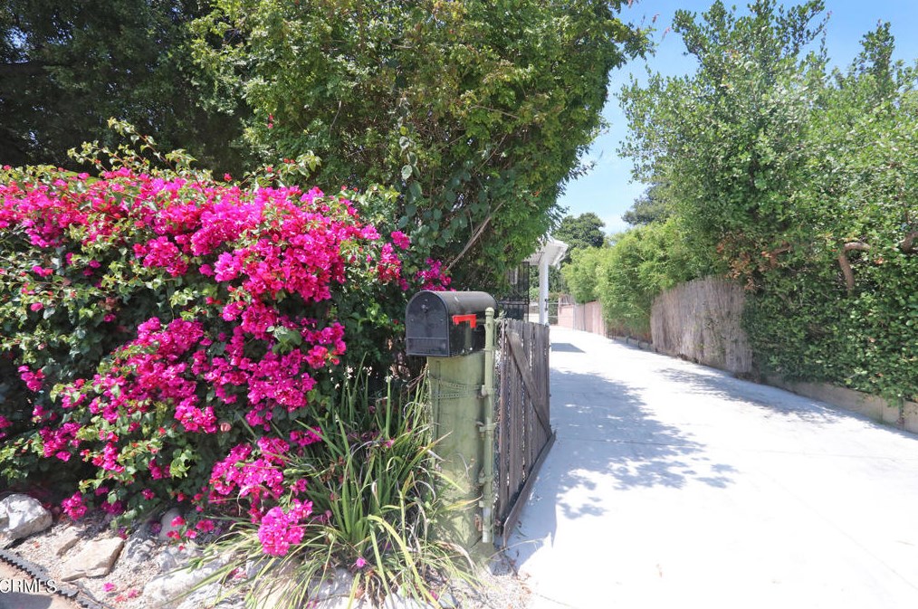 2055 Alta Pasa Dr, Pasadena, CA 91104-1073