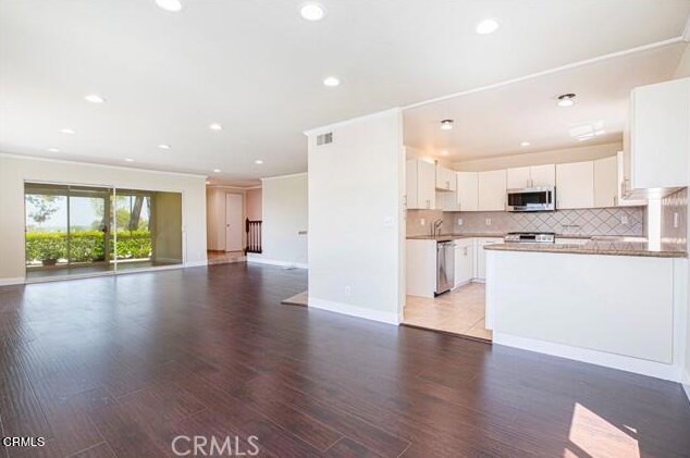 9522 Via Ricardo # 4, Burbank, CA