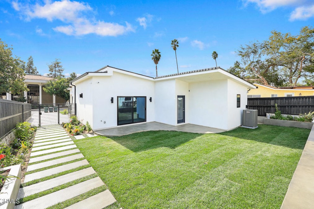 1523 Elizabeth St, Pasadena CA  91104-2609 exterior