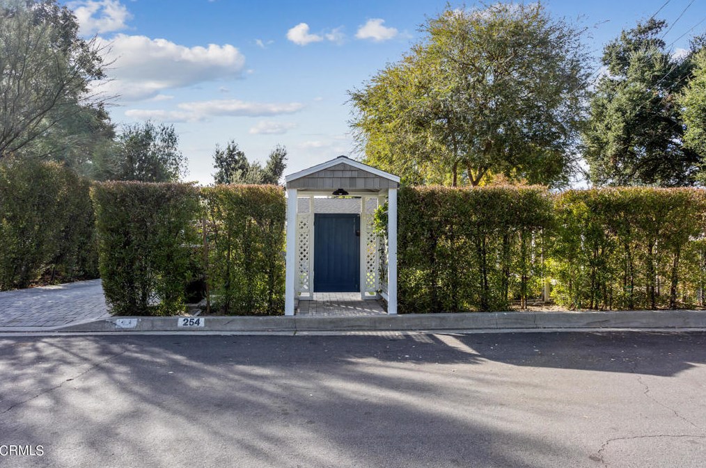 254 E Pentagon St, Altadena, CA 91001