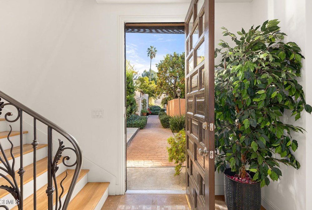 321 Arlington Dr, Pasadena, CA 91105-3341