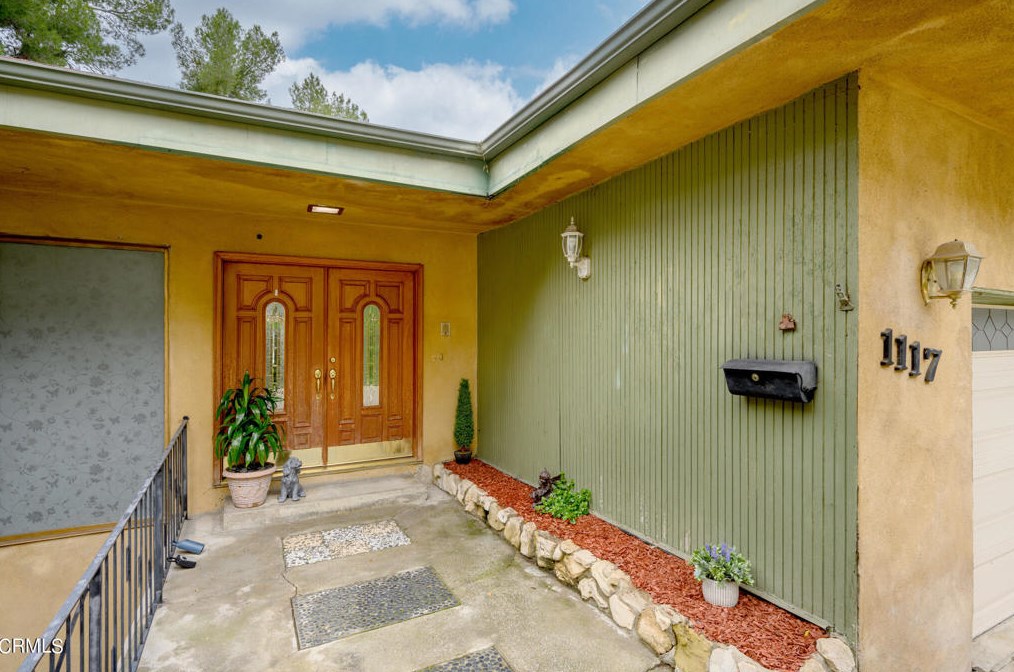 1117 Oberlin Dr, Glendale, CA 91205