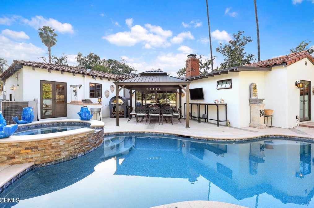1400 Moncado Dr, Glendale CA  91207-1248 exterior