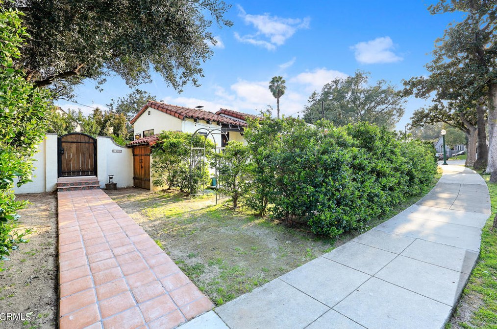 1400 Moncado Dr, Glendale CA  91207-1248 exterior