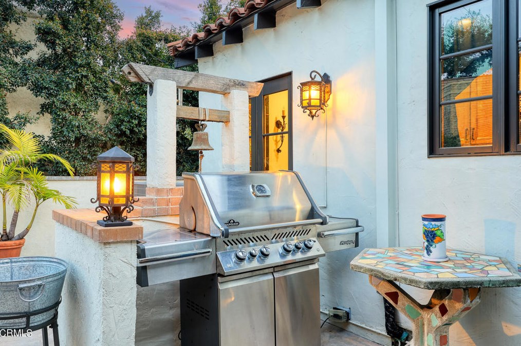 1400 Moncado Dr, Glendale CA  91207-1248 exterior