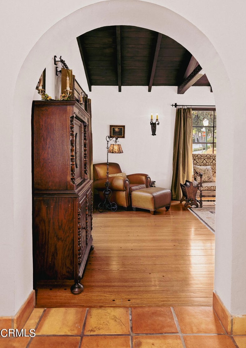 1400 Moncado Dr, Glendale CA  91207-1248 exterior