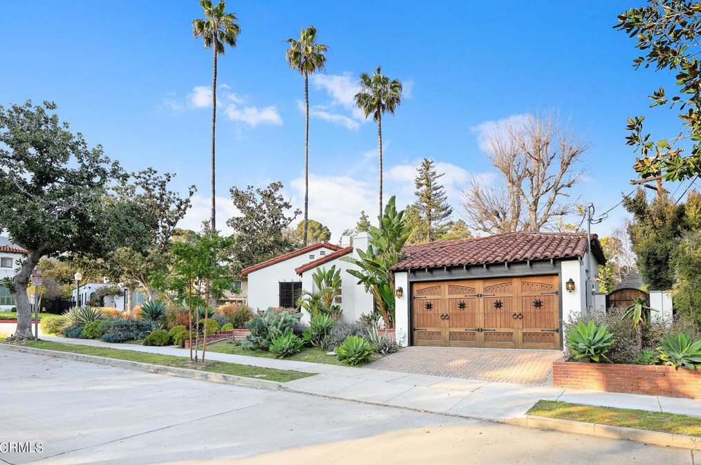 1400 Moncado Dr, Glendale CA  91207-1248 exterior