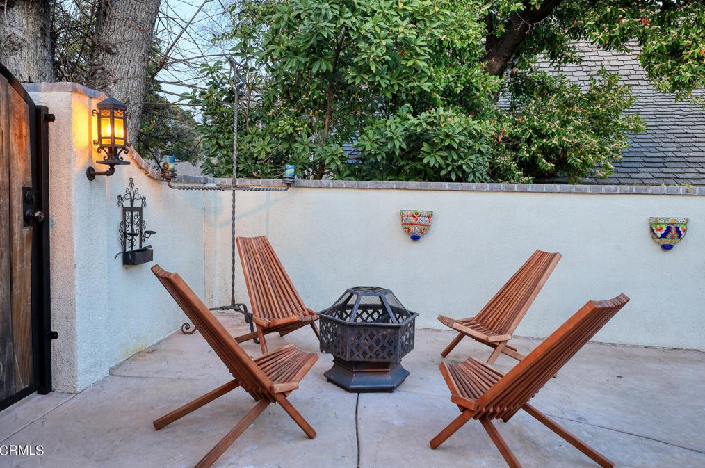 1400 Moncado Dr, Glendale CA  91207-1248 exterior