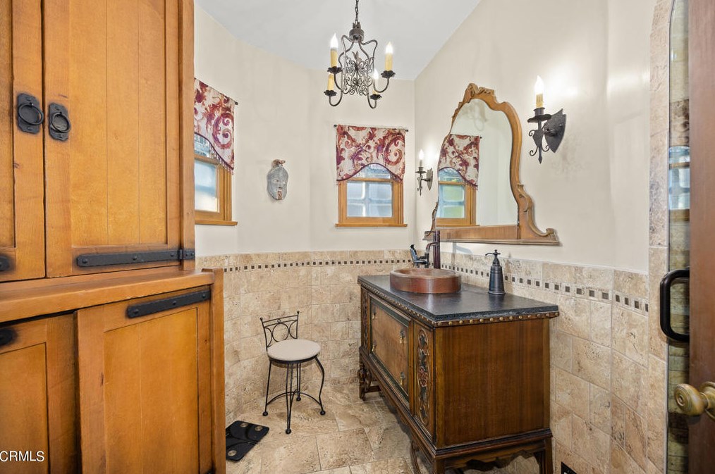 1400 Moncado Dr, Glendale CA  91207-1248 exterior