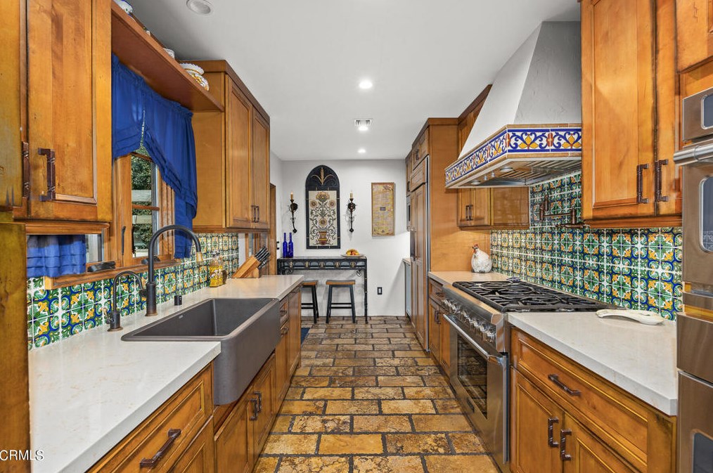 1400 Moncado Dr, Glendale CA  91207-1248 exterior