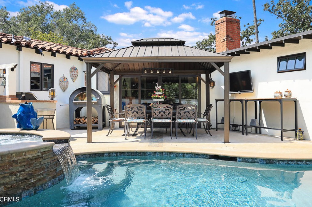 1400 Moncado Dr, Glendale CA  91207-1248 exterior