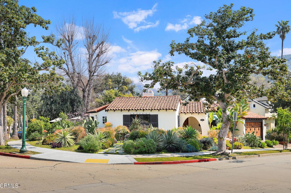 1400 Moncado Dr, Glendale CA  91207-1248 exterior