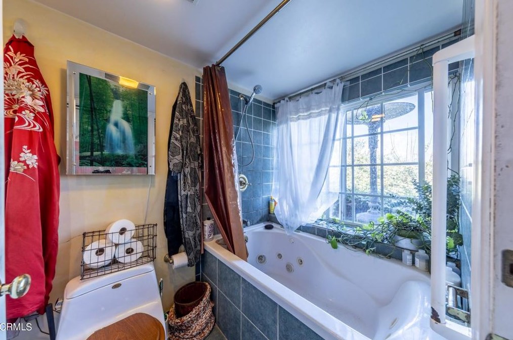 646 Crane Blvd, Los Angeles CA  90065-4016 exterior