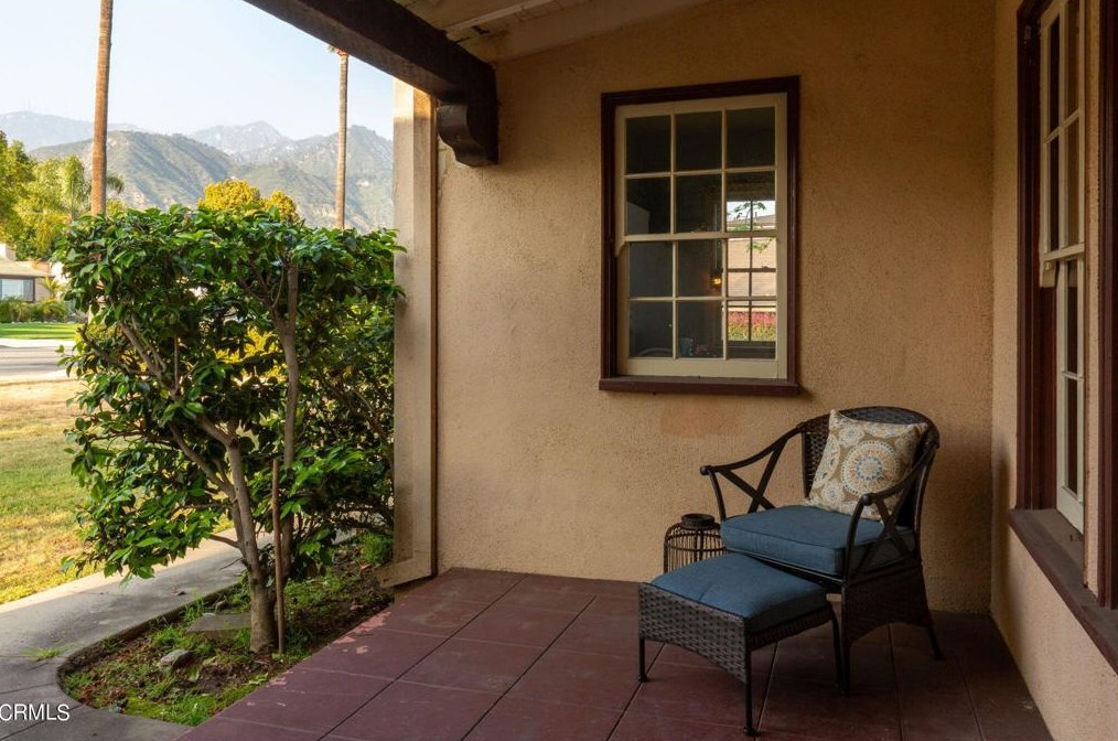 1750 New York Dr, Altadena, CA 91001