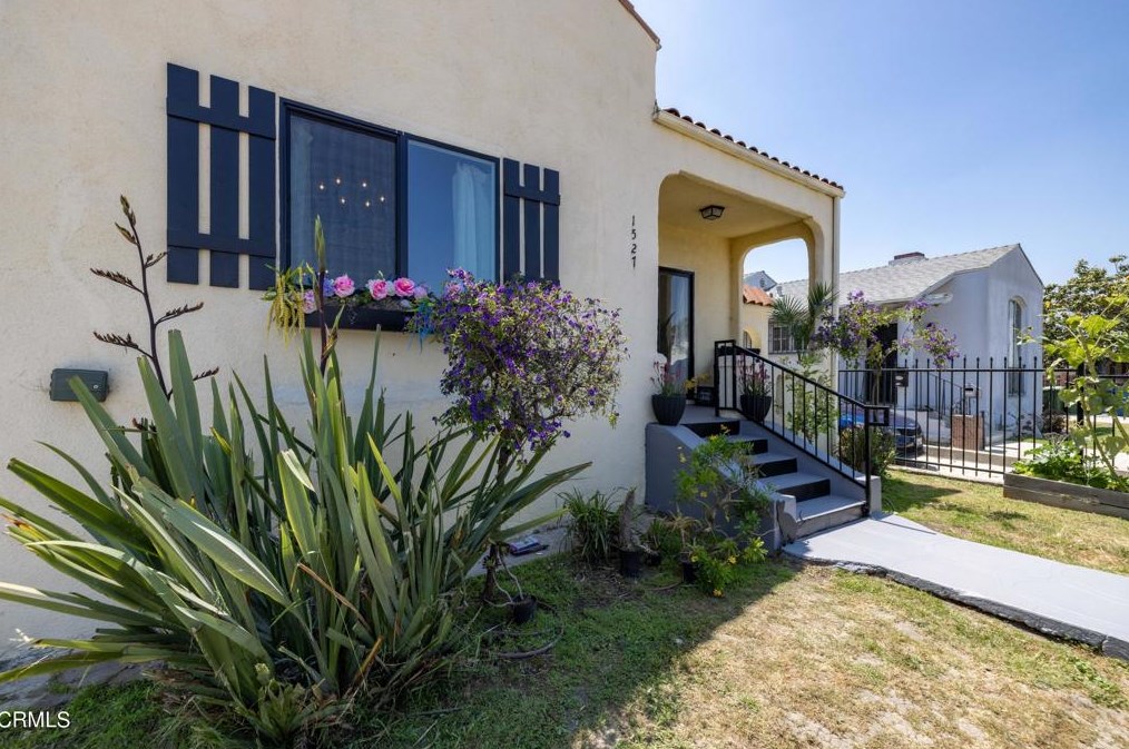 1527 Attridge Ave, Los Angeles, CA 90063-1929