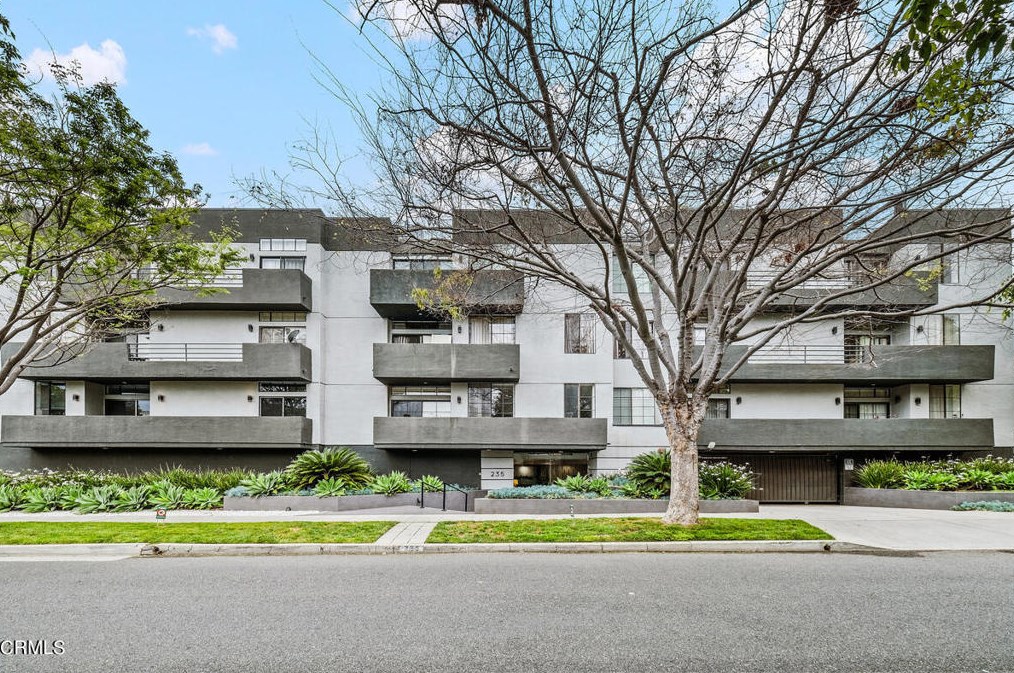 235 Reeves Dr, Beverly Hills, CA 90212-4000