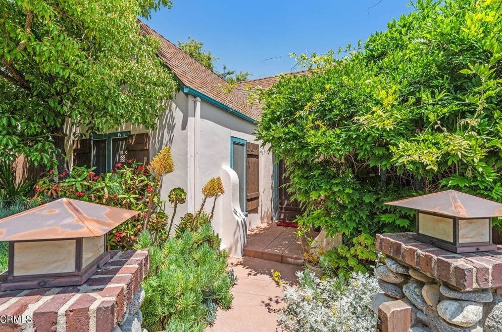 11 Grace Ter, Pasadena, CA 91105-3436