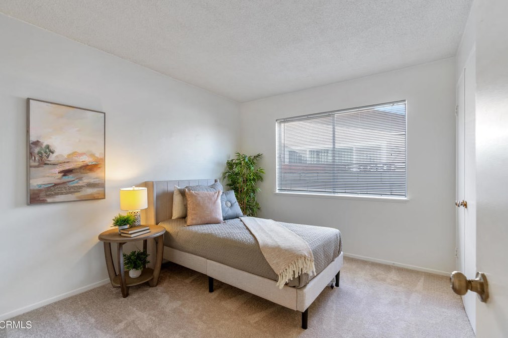 370 Ln Verne Ave, Pomona CA  91767-2809 exterior