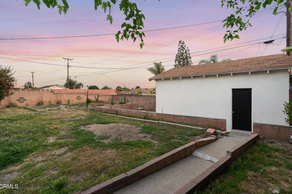 370 Ln Verne Ave, Pomona CA  91767-2809 exterior