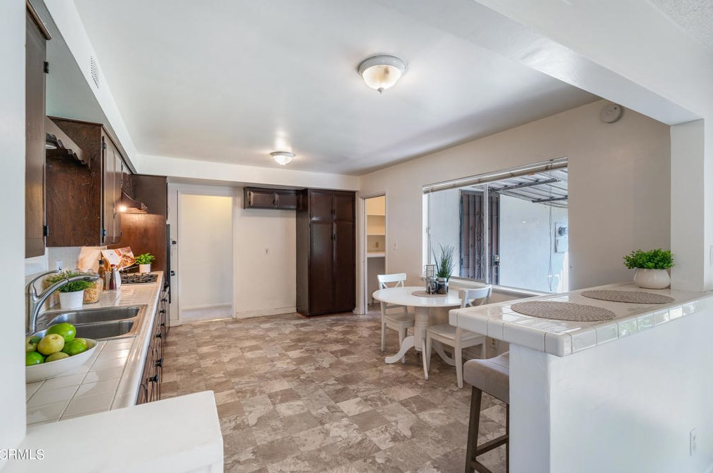 370 Ln Verne Ave, Pomona CA  91767-2809 exterior