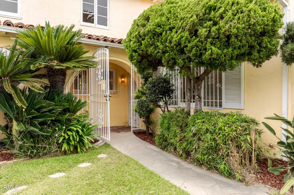 4309 Sutro Ave, Los Angeles, CA 90008-3925