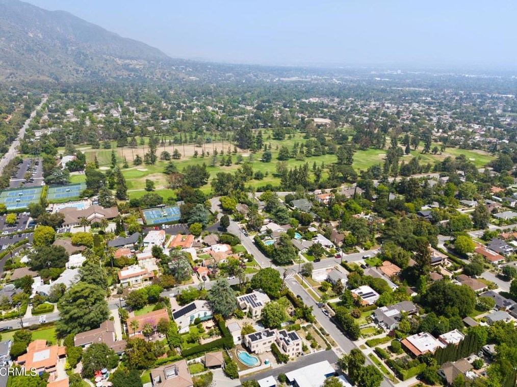 1125 Mariposa St, Altadena CA  91001-2021 exterior