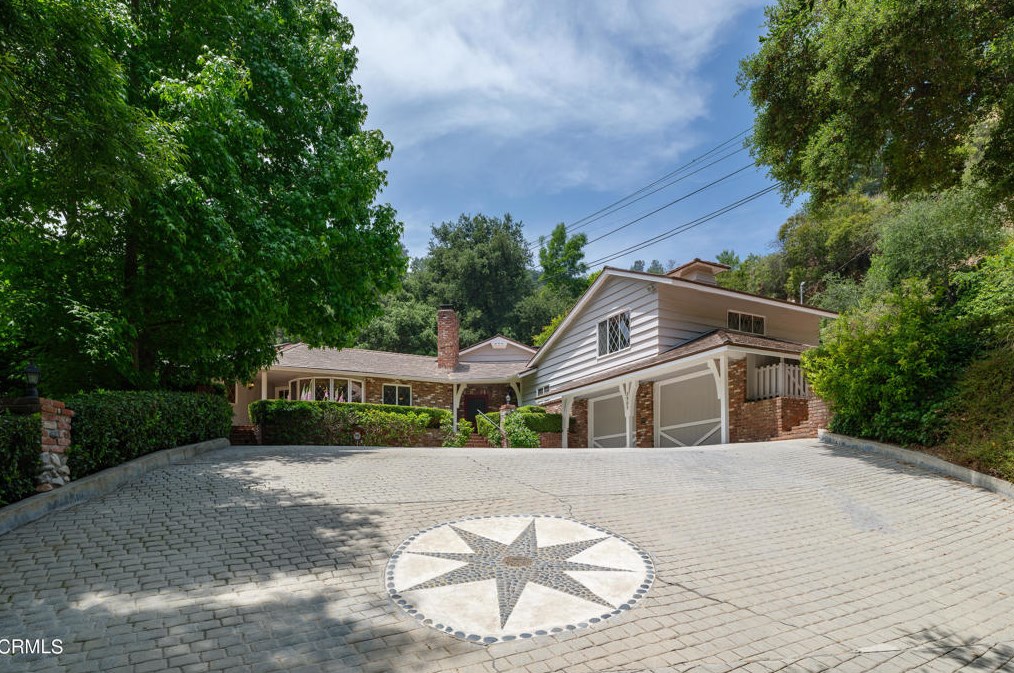 3985 Hampstead Rd, La Canada, CA 91011
